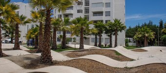 Family apartment with pool close to the beach