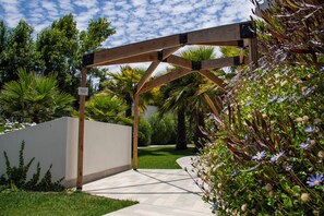 المنطقة المحيطة بالمنشأة