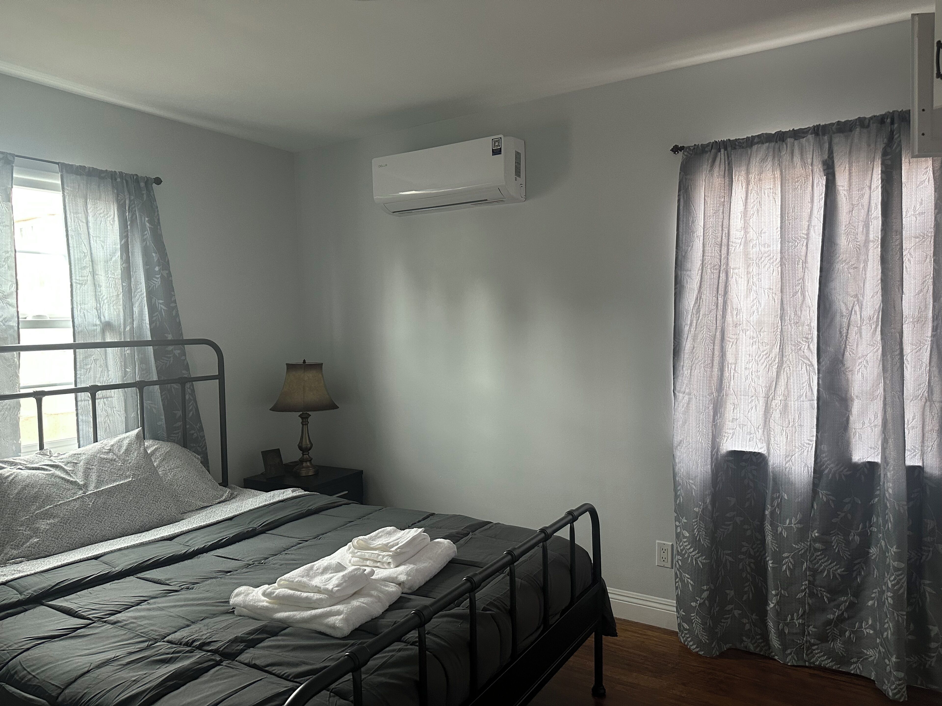 2 habitaciones, tabla de planchar con plancha y wifi gratis 