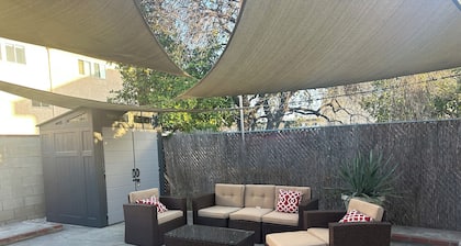 Charming house with AC, parking & gated yard in pleasant Burbank neighborhood