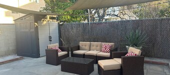 Charming house with AC, parking & gated yard in pleasant Burbank neighborhood