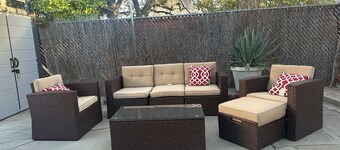 Charming house with AC, parking & gated yard in pleasant Burbank neighborhood