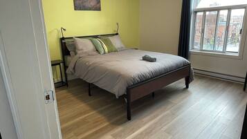 3 bedrooms, internet, bed sheets