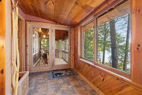 Lakefront Cabin on Otter Lake w/ Dock & Canoes