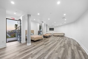 5 bedrooms, WiFi, bed sheets