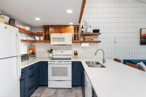 Microonde, forno, piano cottura, lavastoviglie