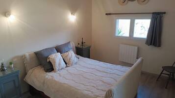 1 chambre, fer et planche à repasser, lit parapluie, draps fournis