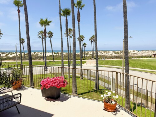 Luxury Ocean View 3-bedroom condo in Oxnard