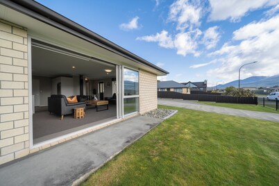 Fiordland Vista Lodge - Te Anau Holiday Home