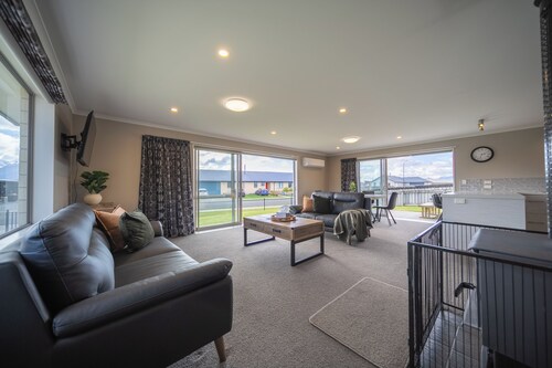 Fiordland Vista Lodge - Te Anau Holiday Home