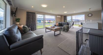 Fiordland Vista Lodge - Te Anau Holiday Home
