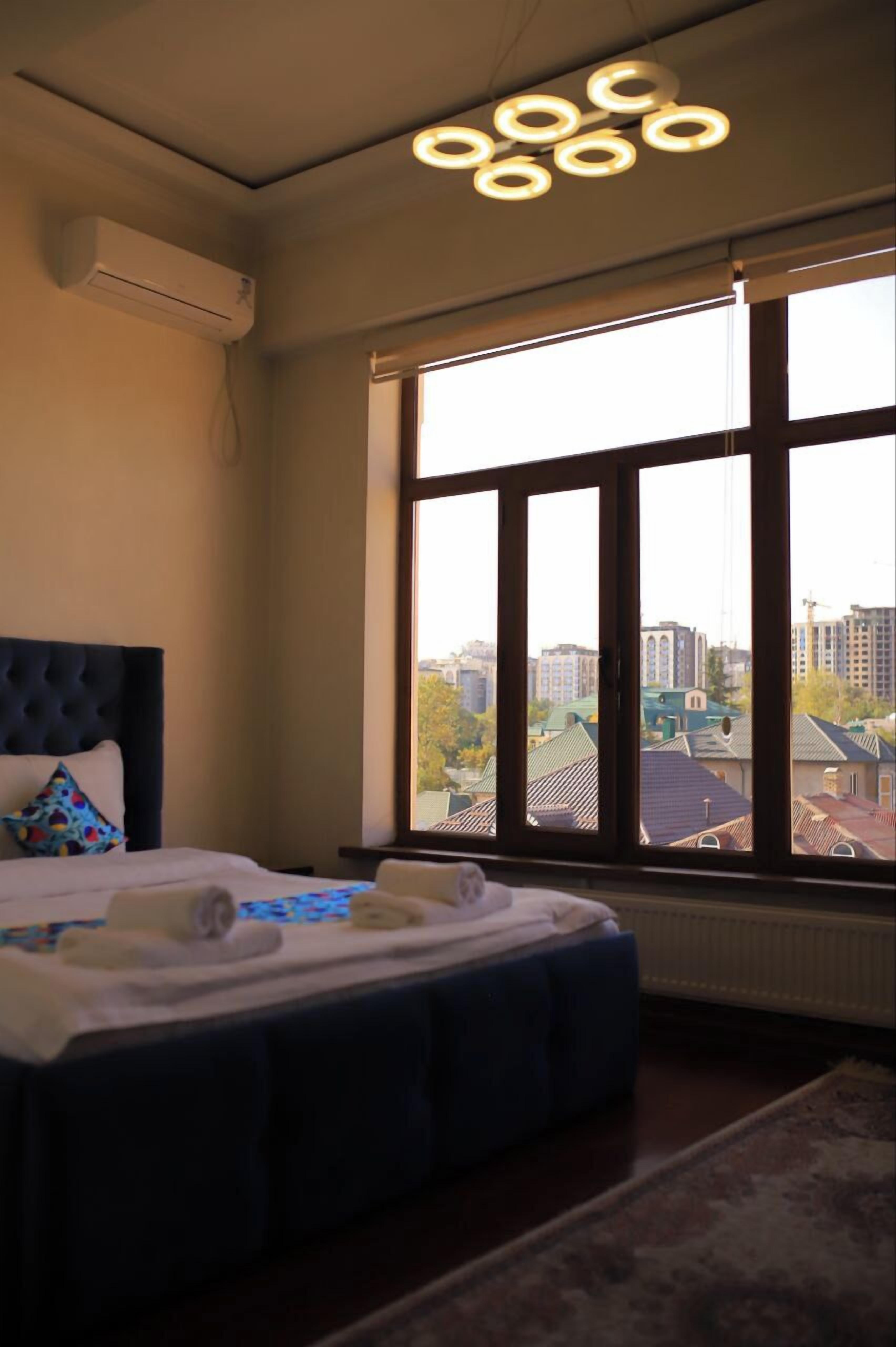 Tweepersoonskamer, niet-roken, uitzicht op de stad | Verduisterende gordijnen, geluiddichte muren