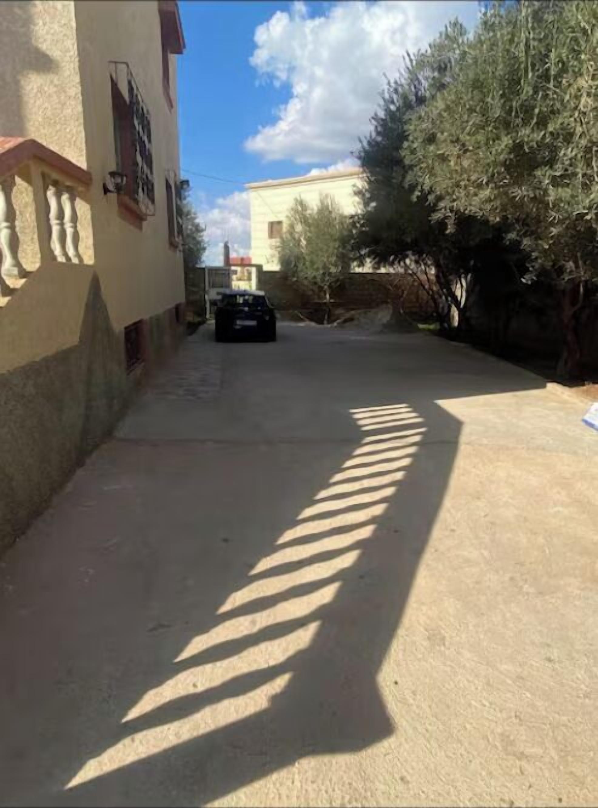 المنطقة المحيطة بالمنشأة