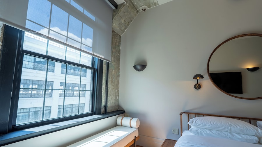 Sela V Hotel