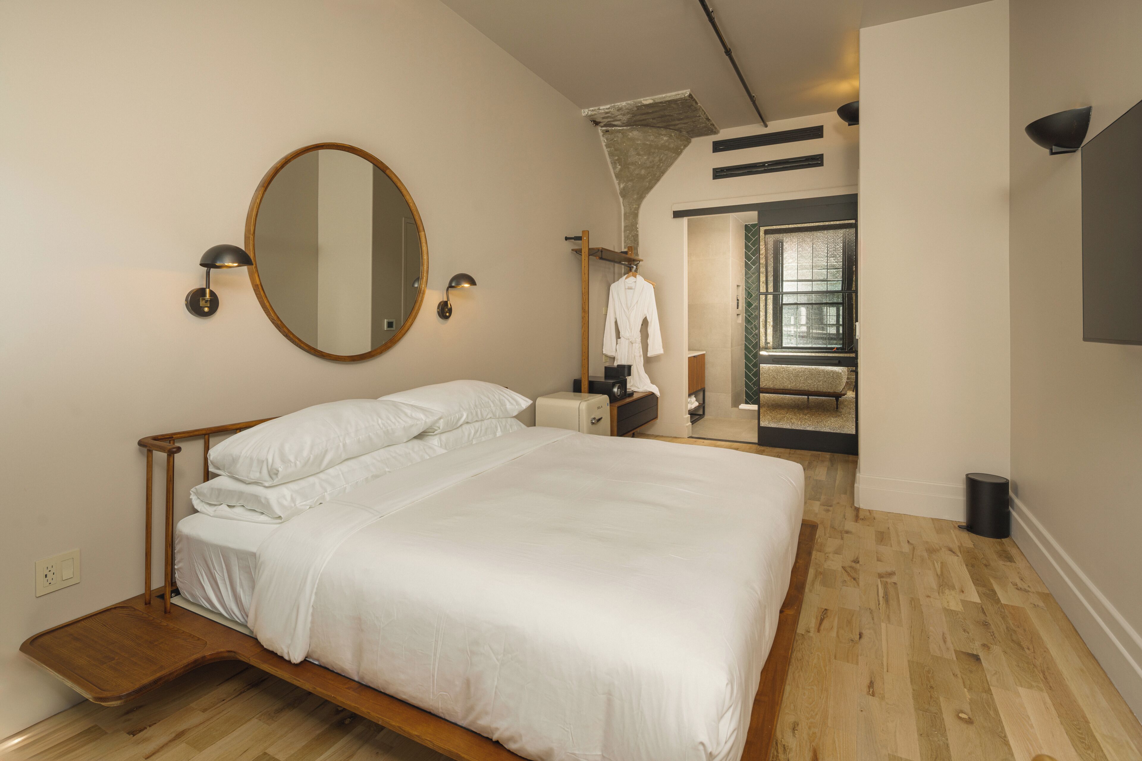 Cortinas blackout, insonorización y tabla de planchar con plancha 