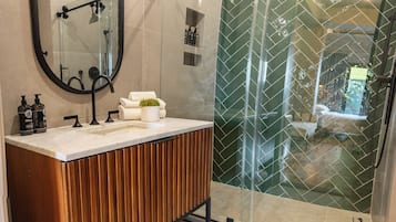 Room (The Quarters) | Bathroom