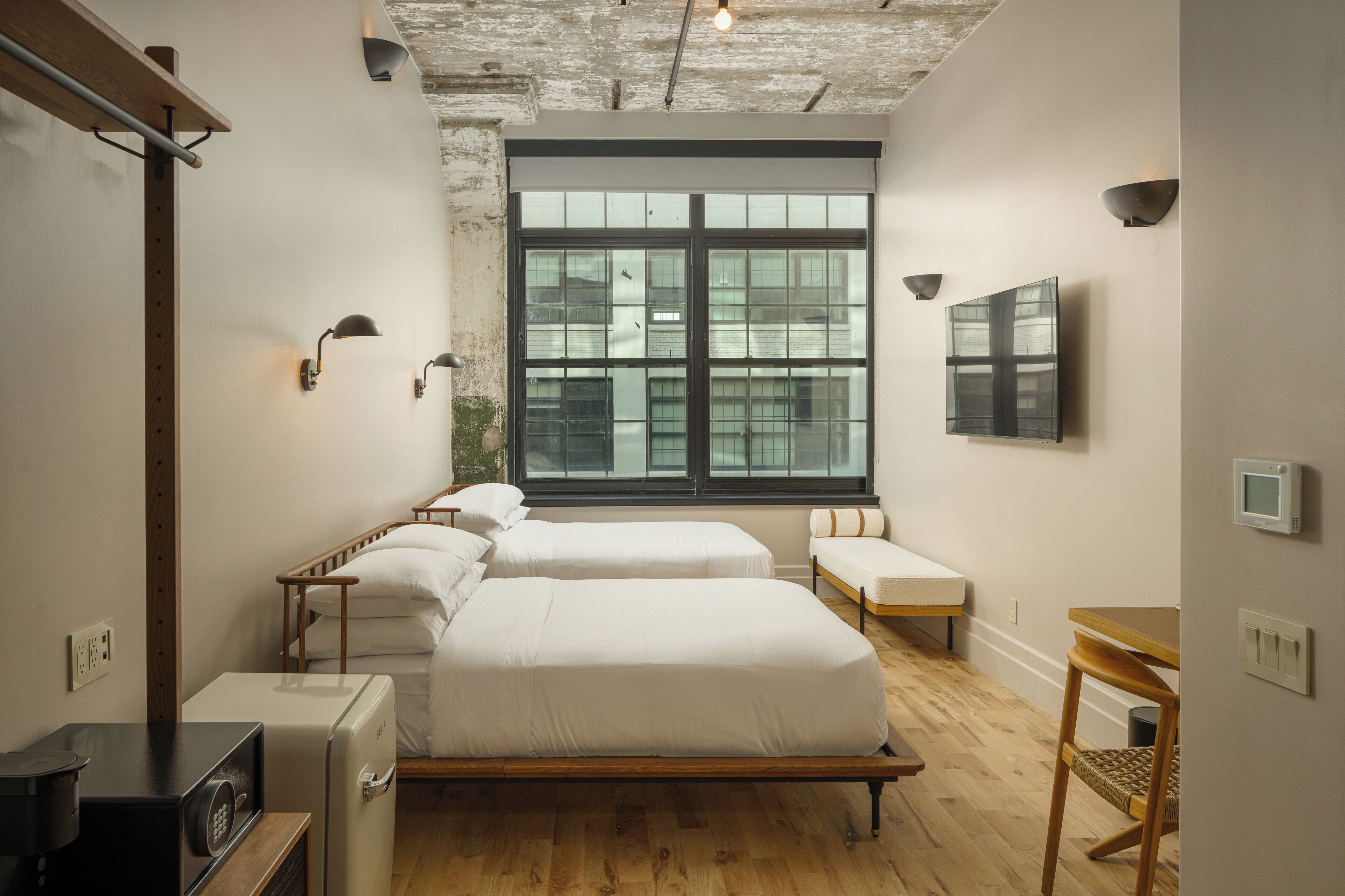 Cortinas blackout, insonorización y tabla de planchar con plancha 