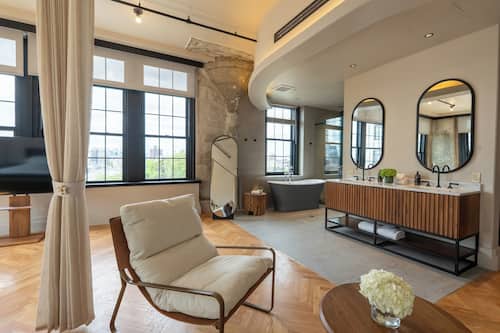 Loft (Bridge View)
