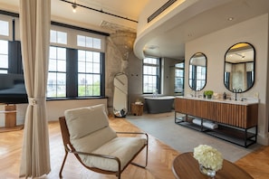Loft (Bridge View)
