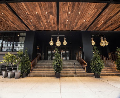 Property entrance. Sela V Hotel