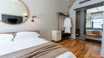 VerdunkelungsvorhĂ€nge, schallisolierte Zimmer, BĂŒgeleisen/BĂŒgelbrett