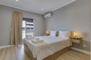 Fer et planche à repasser, Wi-Fi gratuit, draps fournis