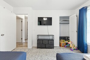 3 habitaciones, tabla de planchar con plancha, wifi y ropa de cama 