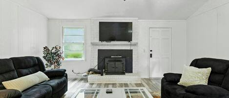 Télévision, cheminée