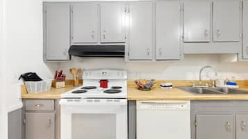 Mikrowelle, Ofen, Herdplatte, Geschirrspüler