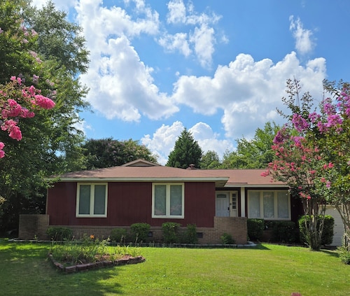 Charming 3-bedroom house in Terrific Columbia with AC