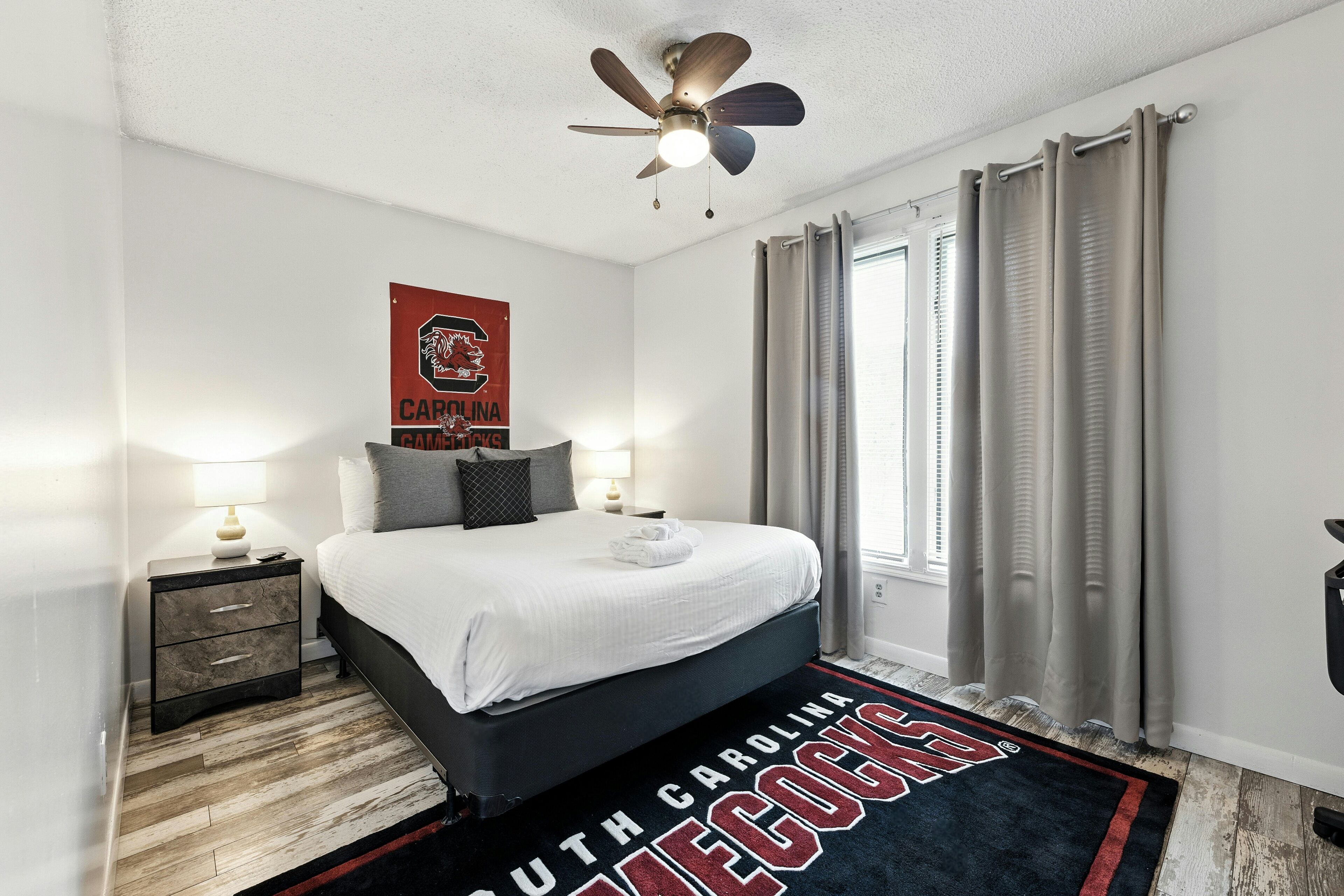 3 عدّة غرف نوم ومكواة/لوح كي وواي فاي وملاءات أسرّة