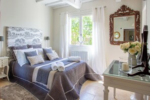 2 chambres, fer et planche à repasser, Wi-Fi, draps fournis