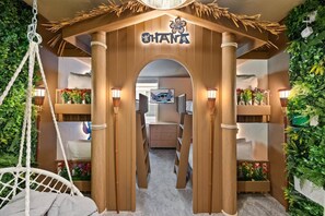 7 Schlafzimmer, Reisekinderbett, WLAN, Bettwäsche