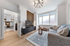 Unclassified image, 2 of 29, button