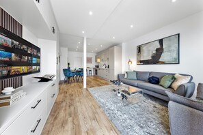 Unclassified image, 5 of 36, button