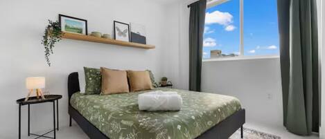2 habitaciones, tabla de planchar con plancha, wifi y ropa de cama