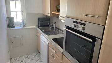 Kühlschrank, Ofen, Herdplatte, Geschirrspüler