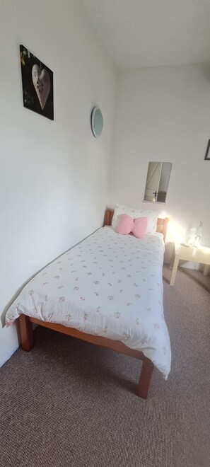 5 habitaciones, cuna de viaje, wifi gratis y ropa de cama 
