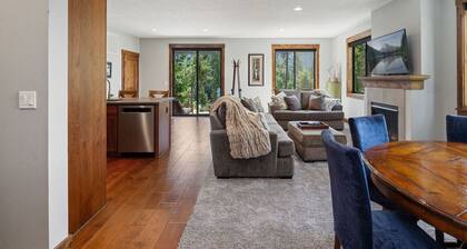 6BR Group Getaway | Hot Tub, 3 Kitchens, 3 Living