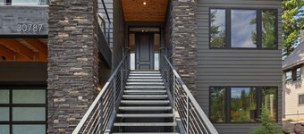 6BR Group Getaway | Hot Tub, 3 Kitchens, 3 Living