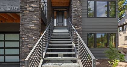 6BR Group Getaway | Hot Tub, 3 Kitchens, 3 Living