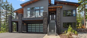 6BR Group Getaway | Hot Tub, 3 Kitchens, 3 Living