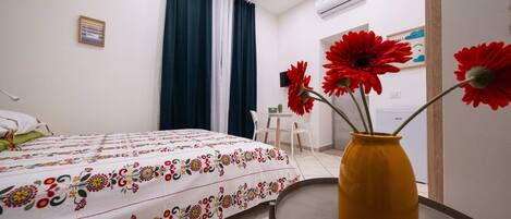 Iron/ironing board, free WiFi, bed sheets