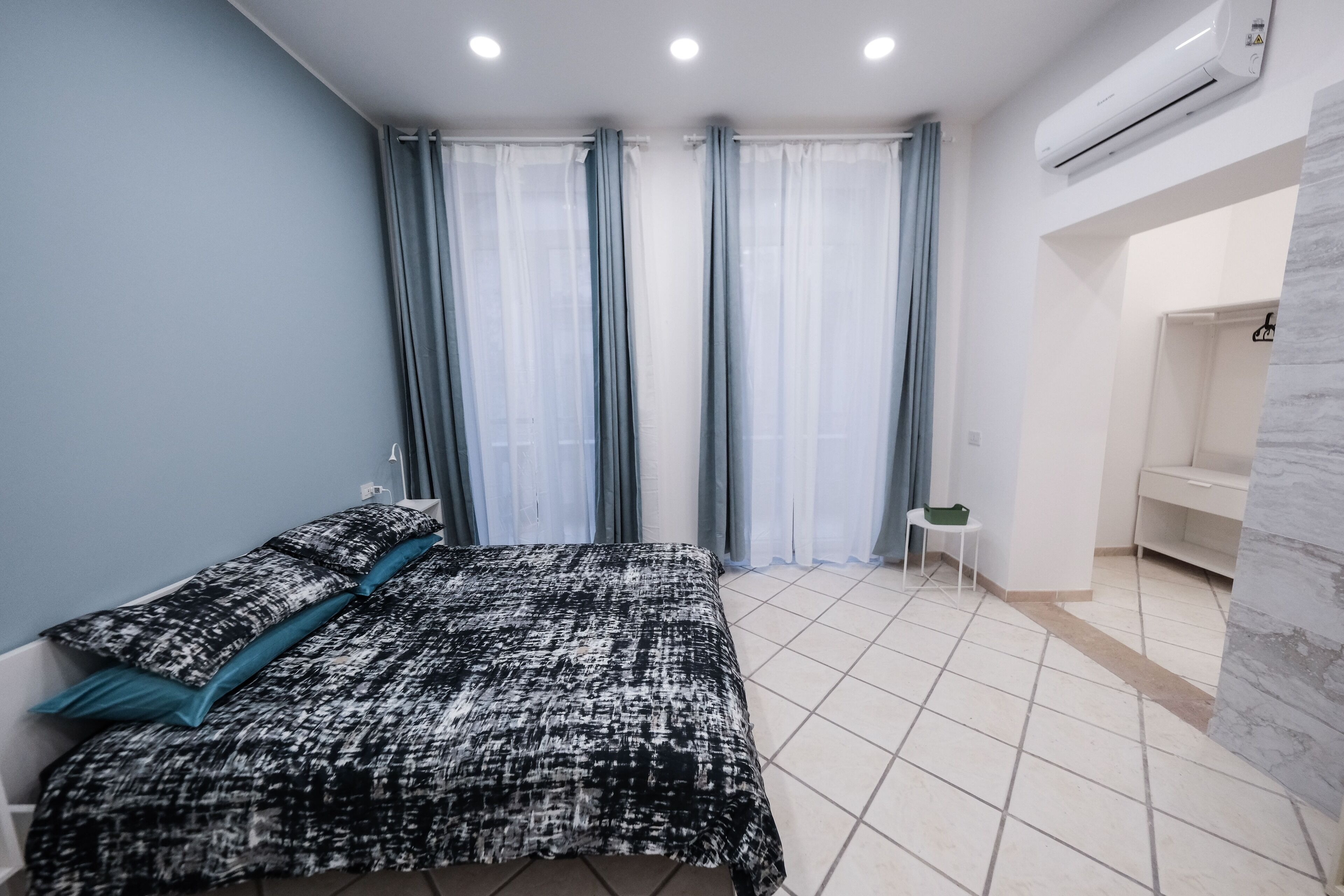 Iron/ironing board, free WiFi, bed sheets