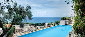 'Le Rose' Room with Sea View, Wi-Fi and Air Conditioning