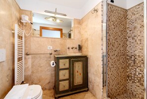 تجهيزات دش، مجففات شعر، مناشف
