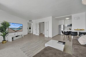 Living area - Hallandale Beach - 2 BR Luxury Condo (Hollywood)