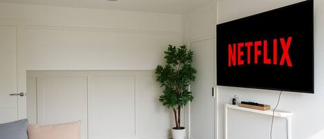 Televisión y chimenea