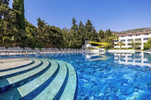 Seasonal outdoor pool, open 9:00 AM to 6:00 PM, pool umbrellas