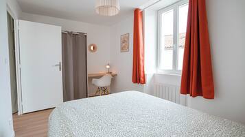 1 Schlafzimmer, BĂŒgeleisen/BĂŒgelbrett, WLAN, BettwĂ€sche